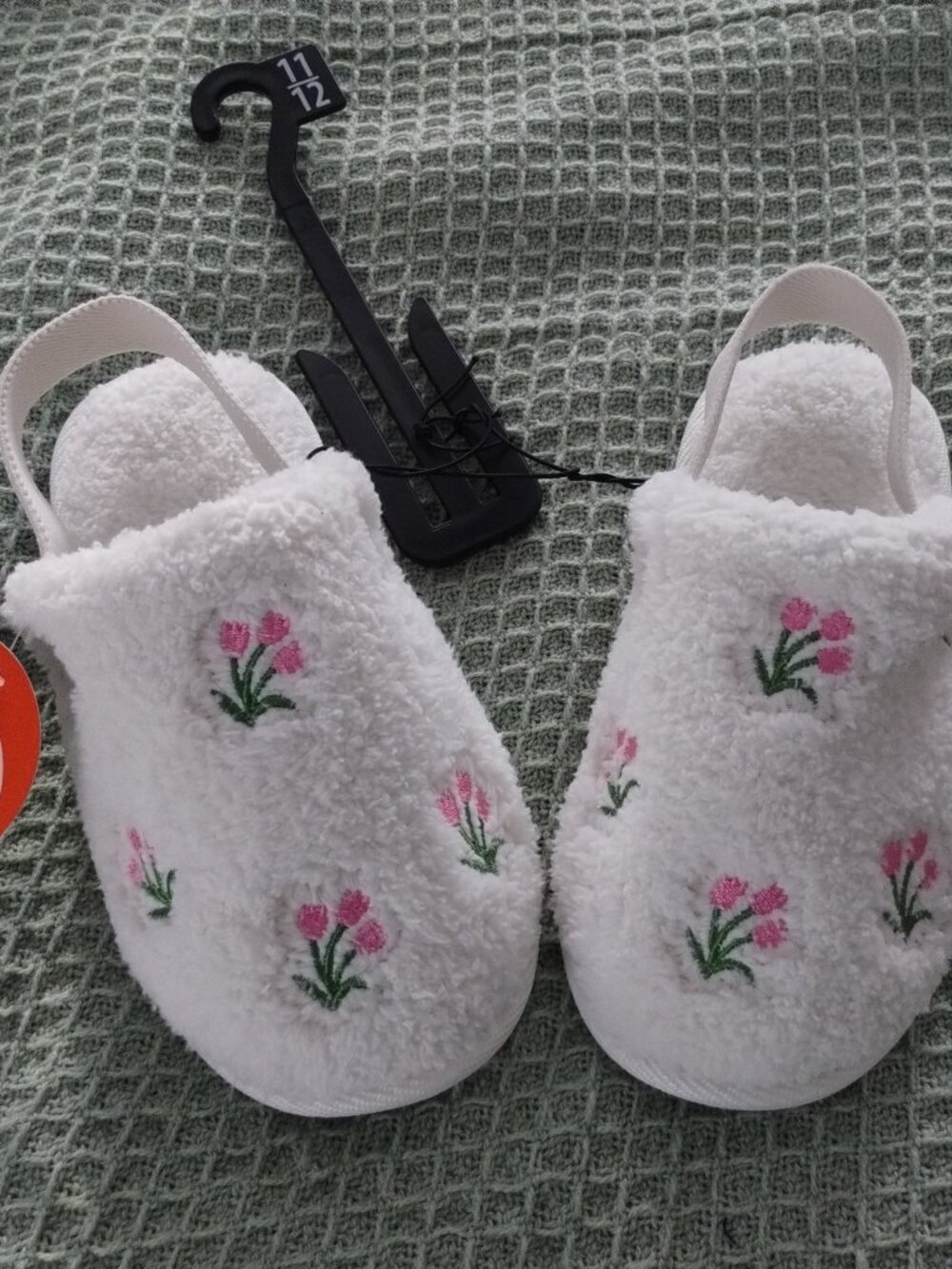 Toddler Girl's white scuff with flowers slippers,size: 11-12